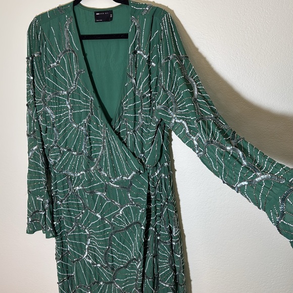 ASOS design 14 embellished wrap midi dress with scallop design in green - Picture 6 of 14